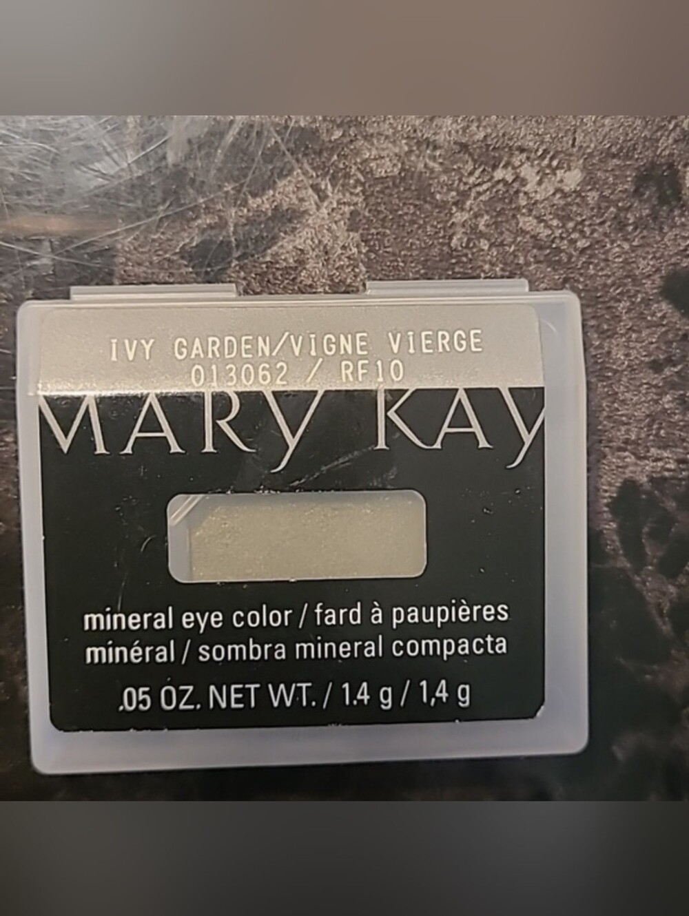 New in packaging! Ivy Garden Mary Kay magnetic mineral powder eye color